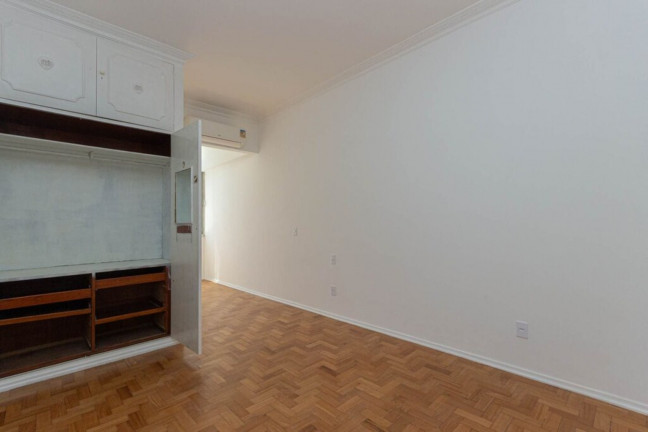 Imagem Imóvel com 3 Quartos à Venda, 107 m² em Copacabana - Rio De Janeiro Imagem Imóvel com 3 Quartos à Venda, 107 m² em Copacabana - Rio De Janeiro