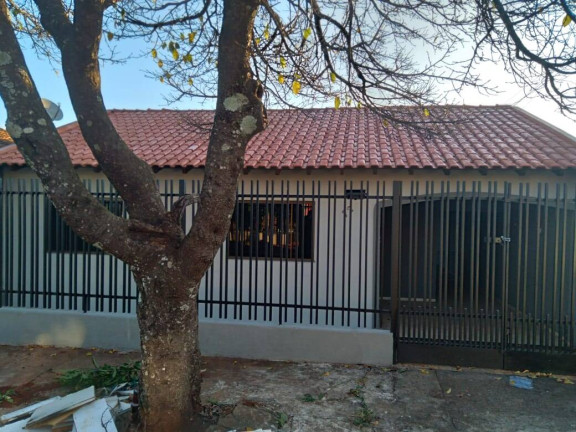 Casa com 2 Quartos para Alugar,  em Jardim Colúmbia I - Arapongas