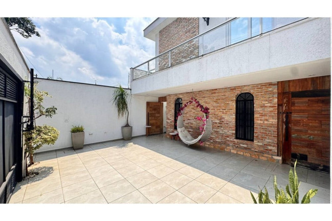 Casa com 4 Quartos à Venda, 600 m² em Vila Bertioga - São Paulo