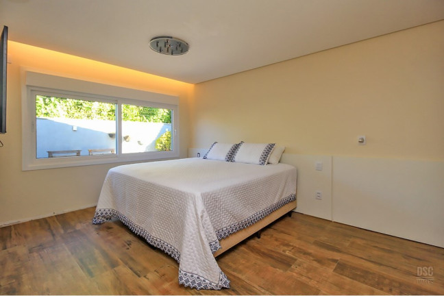 Imagem Casa com 3 Quartos à Venda, 200 m² em Ipanema - Porto Alegre Imagem Casa com 3 Quartos à Venda, 200 m² em Ipanema - Porto Alegre