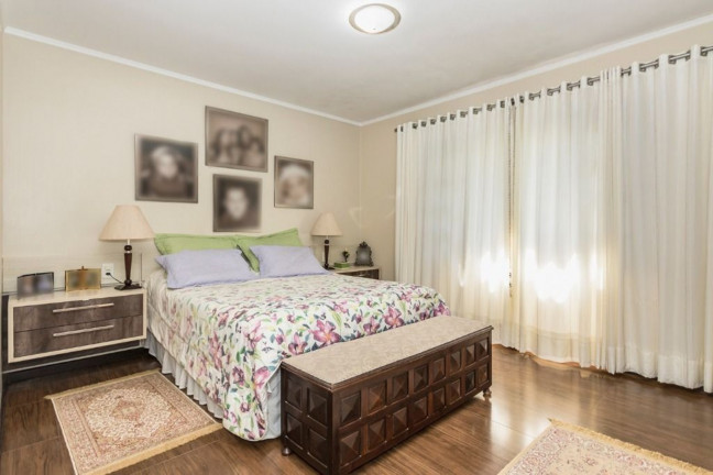 Imagem Imóvel com 4 Quartos à Venda, em Jardim Sabará - Porto Alegre Imagem Imóvel com 4 Quartos à Venda, em Jardim Sabará - Porto Alegre