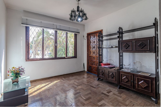 Imagem Casa com 6 Quartos à Venda, 210 m² em Passo Da Areia - Porto Alegre Imagem Casa com 6 Quartos à Venda, 210 m² em Passo Da Areia - Porto Alegre