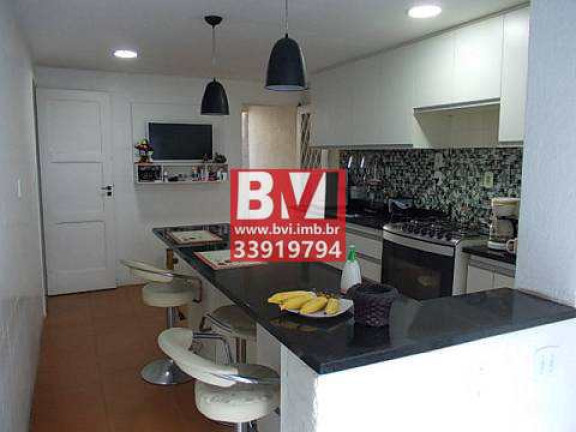 Imagem Casa com 5 Quartos à Venda, 150 m² em Vila Kosmos - Rio De Janeiro