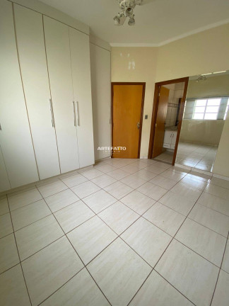 Imagem Casa com 3 Quartos à Venda, 130 m² Imagem Casa com 3 Quartos à Venda, 130 m²