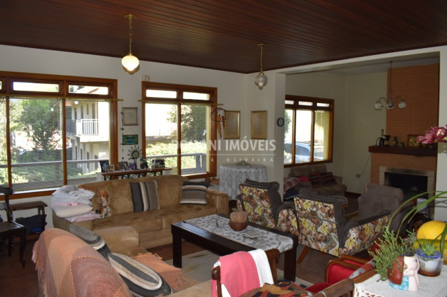 Imagem Casa com 4 Quartos à Venda, 442 m² em Região Do Alto Da Vila Inglesa - Campos Do Jordão Imagem Casa com 4 Quartos à Venda, 442 m² em Região Do Alto Da Vila Inglesa - Campos Do Jordão