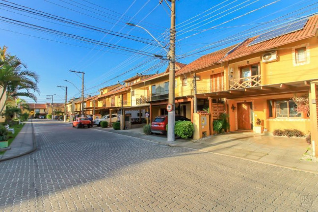 Imagem Casa com 3 Quartos à Venda, 155 m² em Hípica - Porto Alegre Imagem Casa com 3 Quartos à Venda, 155 m² em Hípica - Porto Alegre