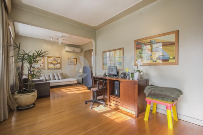 Imagem Casa com 4 Quartos à Venda, 390 m² em Petrópolis - Porto Alegre