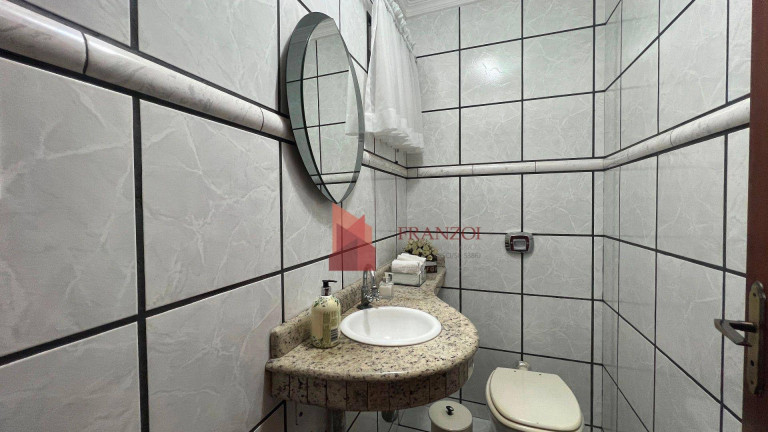 Imagem Sobrado com 3 Quartos à Venda, 450 m² em Vila Operária - Itajaí Imagem Sobrado com 3 Quartos à Venda, 450 m² em Vila Operária - Itajaí
