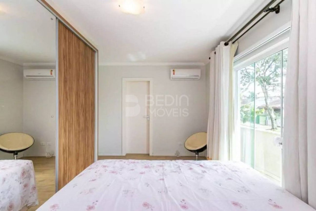 Imagem Sobrado com 3 Quartos à Venda, 157 m² em água Verde - Curitiba Imagem Sobrado com 3 Quartos à Venda, 157 m² em água Verde - Curitiba