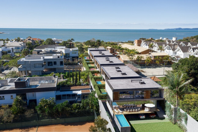 Imagem Casa com 4 Quartos à Venda, 344 m² em Praia Do Estaleiro - Balneario Camboriu Imagem Casa com 4 Quartos à Venda, 344 m² em Praia Do Estaleiro - Balneario Camboriu