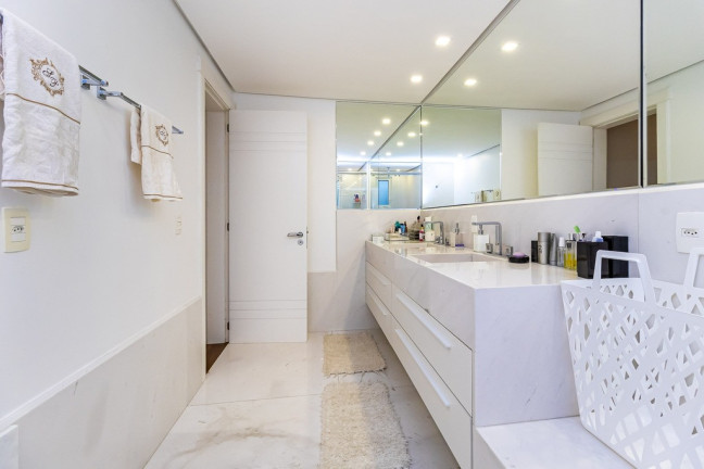 Imagem Apartamento com 3 Quartos à Venda, 223 m² em Bela Vista - Porto Alegre Imagem Apartamento com 3 Quartos à Venda, 223 m² em Bela Vista - Porto Alegre