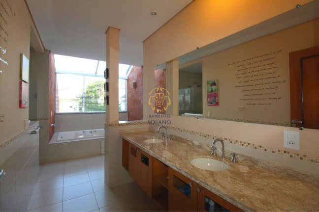 Imagem Casa com 4 Quartos à Venda, 938 m² em Santa Cândida - Curitiba
