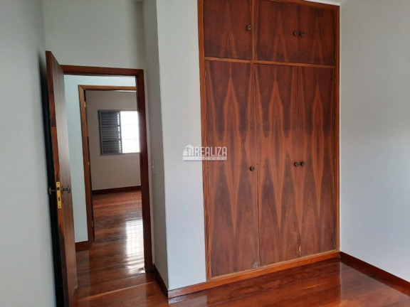 Imagem Casa com 4 Quartos à Venda, 383 m² em Irmãos Soares - Uberaba Imagem Casa com 4 Quartos à Venda, 383 m² em Irmãos Soares - Uberaba