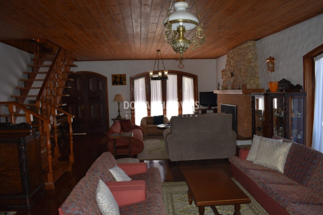 Imagem Casa com 4 Quartos à Venda, 560 m² em Região Do Alto Do Capivari - Campos Do Jordão Imagem Casa com 4 Quartos à Venda, 560 m² em Região Do Alto Do Capivari - Campos Do Jordão