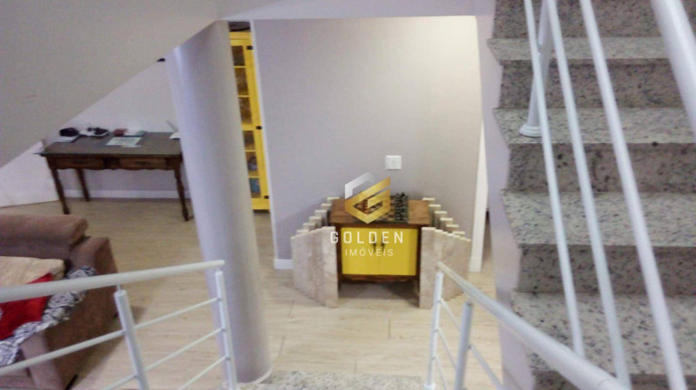 Imagem Sobrado com 3 Quartos à Venda, 180 m² em Centro - Balneário Camboriú Imagem Sobrado com 3 Quartos à Venda, 180 m² em Centro - Balneário Camboriú