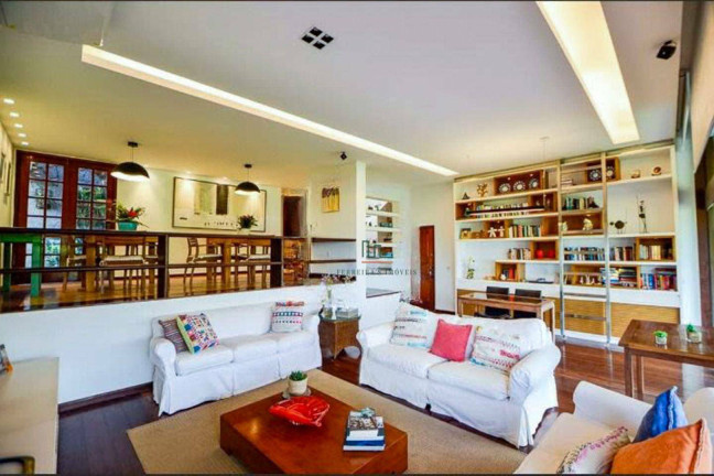 Imagem Casa com 5 Quartos à Venda, 420 m² em Itaipu - Niterói Imagem Casa com 5 Quartos à Venda, 420 m² em Itaipu - Niterói