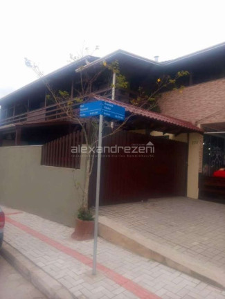Imagem Casa com 4 Quartos para Temporada, em Bombas - Bombinhas Imagem Casa com 4 Quartos para Temporada, em Bombas - Bombinhas