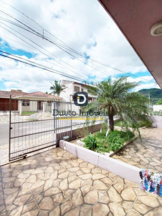 Sobrado com 3 Quartos à Venda, 127 m² em Presidente João Goulart - Santa Maria