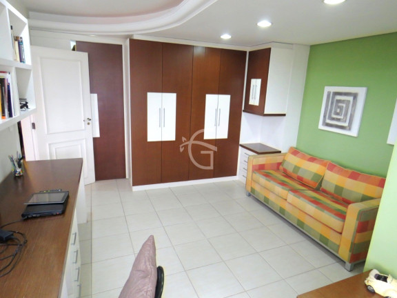 Imagem Imóvel com 3 Quartos à Venda, 389 m² em Centro - Joinville