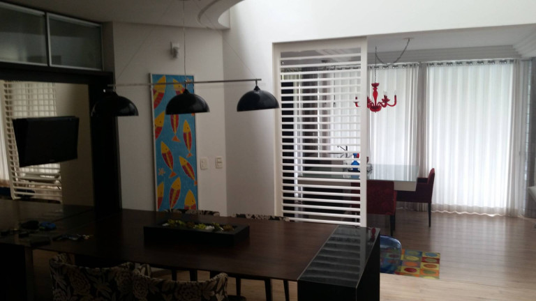 Imagem Casa com 5 Quartos para Temporada, 350 m² em Jurerê Internacional - Florianópolis Imagem Casa com 5 Quartos para Temporada, 350 m² em Jurerê Internacional - Florianópolis