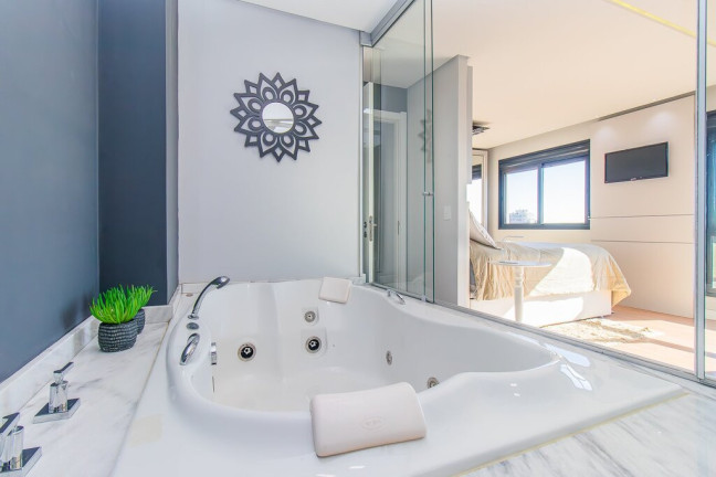 Imagem Imóvel com 2 Quartos à Venda, 129 m² em Cristal - Porto Alegre Imagem Imóvel com 2 Quartos à Venda, 129 m² em Cristal - Porto Alegre
