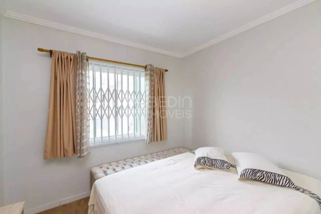Imagem Sobrado com 3 Quartos à Venda, 157 m² em água Verde - Curitiba Imagem Sobrado com 3 Quartos à Venda, 157 m² em água Verde - Curitiba