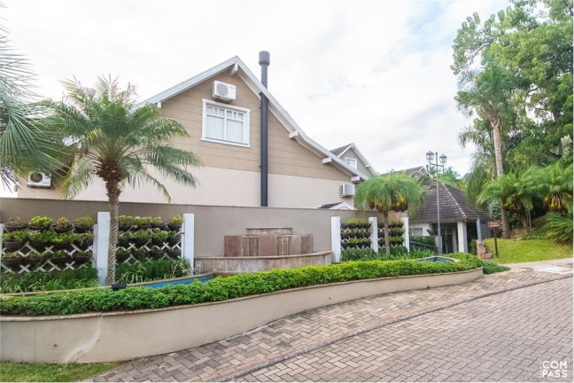 Imagem Casa com 3 Quartos à Venda, 252 m² em Jardim Carvalho - Porto Alegre Imagem Casa com 3 Quartos à Venda, 252 m² em Jardim Carvalho - Porto Alegre