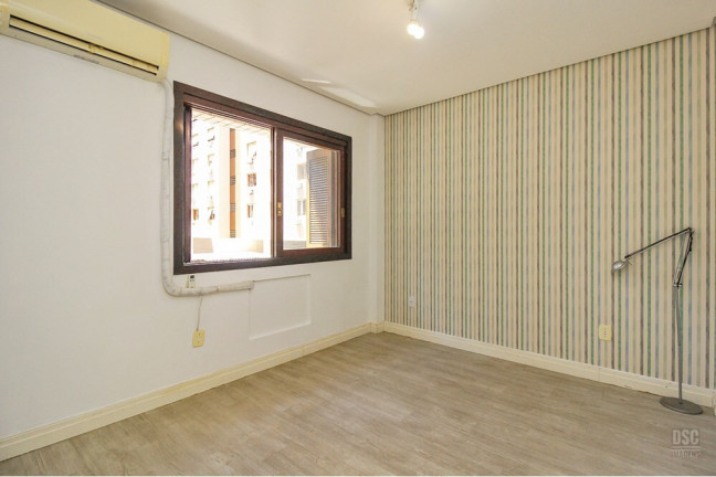 Imagem Imóvel com 3 Quartos à Venda, 137 m² em Petrópolis - Porto Alegre Imagem Imóvel com 3 Quartos à Venda, 137 m² em Petrópolis - Porto Alegre