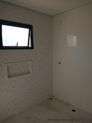 Imagem Imóvel com 3 Quartos à Venda, 210 m² Imagem Imóvel com 3 Quartos à Venda, 210 m²