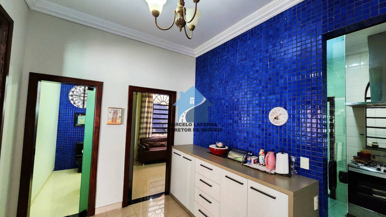 Imagem Casa com 4 Quartos à Venda, 385 m² em Adrianópolis - Manaus Imagem Casa com 4 Quartos à Venda, 385 m² em Adrianópolis - Manaus