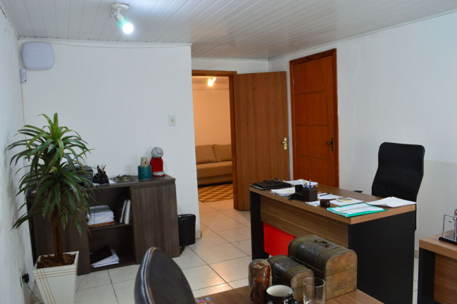 Imagem Casa com 3 Quartos à Venda, em Azenha - Porto Alegre Imagem Casa com 3 Quartos à Venda, em Azenha - Porto Alegre