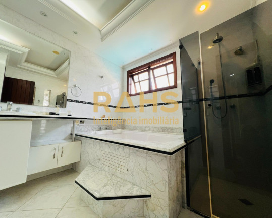 Imagem Casa com 5 Quartos à Venda, 406 m² em América - Joinville Imagem Casa com 5 Quartos à Venda, 406 m² em América - Joinville