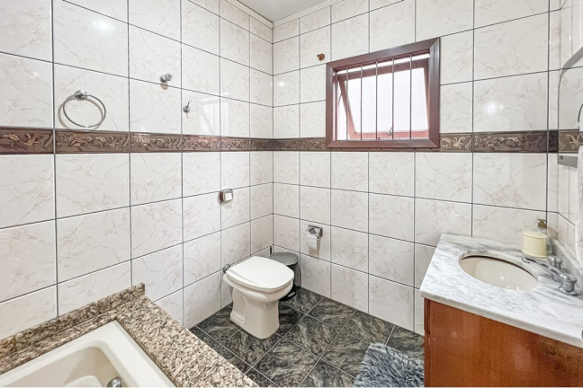 Imagem Casa com 3 Quartos à Venda, 241 m² em São José - Canoas Imagem Casa com 3 Quartos à Venda, 241 m² em São José - Canoas