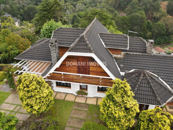Casa com 4 Quartos à Venda, 392 m² em Região Do Alto Da Vila Inglesa - Campos Do Jordão