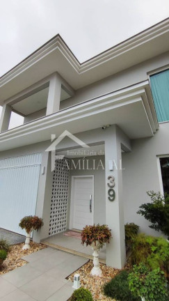 Casa com 3 Quartos à Venda, 320 m² em América - Joinville