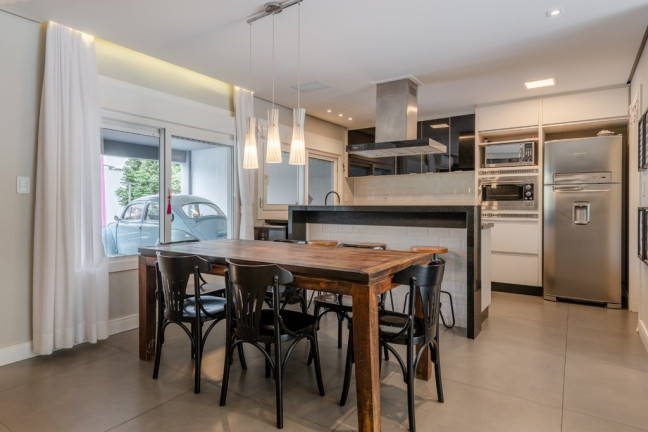 Imagem Casa de Condomínio com 3 Quartos à Venda, 320 m² em Vila Nova - Porto Alegre Imagem Casa de Condomínio com 3 Quartos à Venda, 320 m² em Vila Nova - Porto Alegre