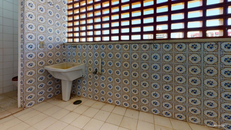 Imagem Imóvel com 2 Quartos à Venda, 74 m² em Menino Deus - Porto Alegre Imagem Imóvel com 2 Quartos à Venda, 74 m² em Menino Deus - Porto Alegre