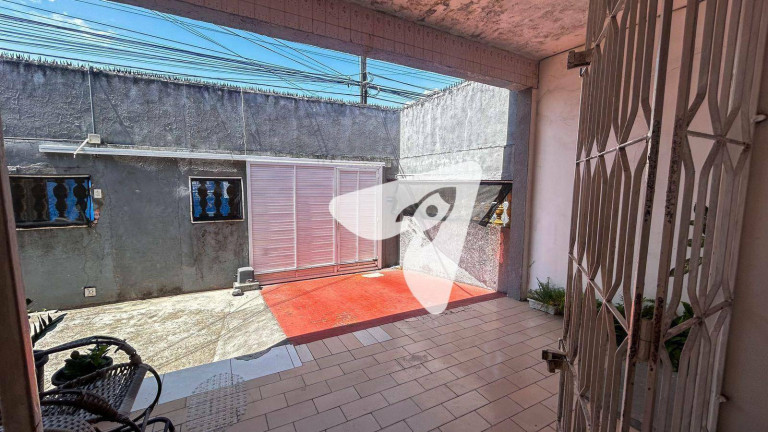 Imagem Casa com 3 Quartos à Venda, 330 m² em José Bonifácio - Fortaleza