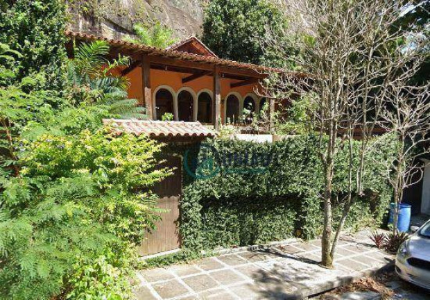 Casa com 3 Quartos à Venda, 370 m² em Itacoatiara - Niterói