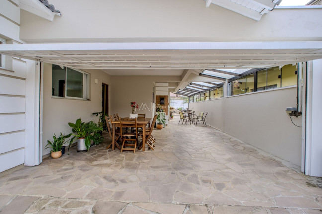 Imagem Casa com 4 Quartos à Venda, 265 m² em São Braz - Curitiba Imagem Casa com 4 Quartos à Venda, 265 m² em São Braz - Curitiba