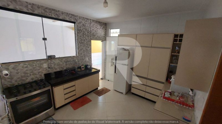 Imagem Casa com 3 Quartos à Venda, 220 m² Imagem Casa com 3 Quartos à Venda, 220 m²