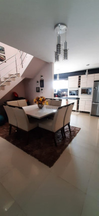 Sobrado com 2 Quartos à Venda, 133 m² em Santa Regina - Camboriú