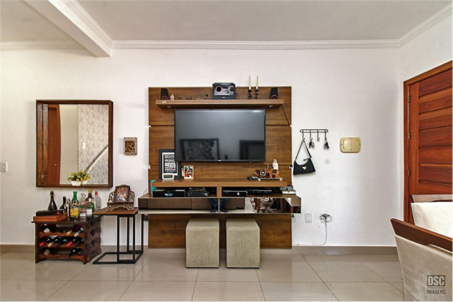 Imagem Casa com 3 Quartos à Venda, em Hípica - Porto Alegre Imagem Casa com 3 Quartos à Venda, em Hípica - Porto Alegre