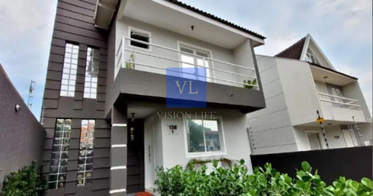 Imagem Casa com 3 Quartos à Venda, 141 m² em Santa Cândida - Curitiba Imagem Casa com 3 Quartos à Venda, 141 m² em Santa Cândida - Curitiba