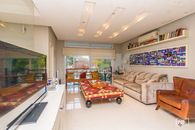 Sobrado com 3 Quartos à Venda, 280 m² em Jardim Lindóia - Porto Alegre