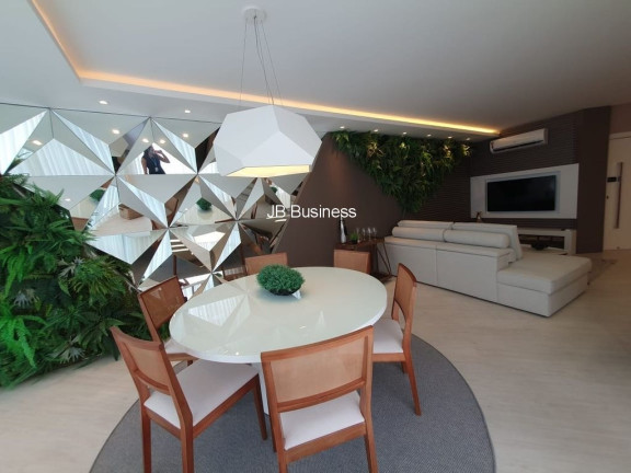 Imagem Imóvel com 3 Quartos à Venda, 128 m² em Centro - Balneário Camboriú