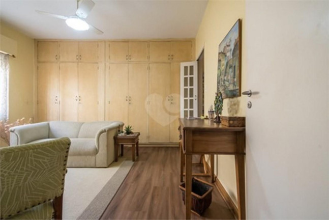 Imagem Casa com 6 Quartos à Venda, 202 m²