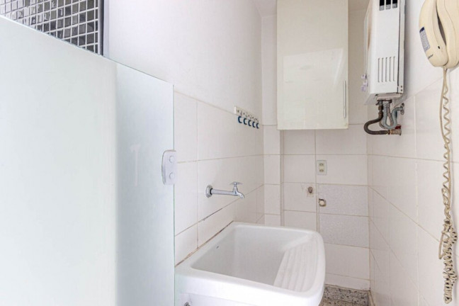 Imagem Imóvel com 1 Quarto à Venda, 41 m² em Copacabana - Rio De Janeiro Imagem Imóvel com 1 Quarto à Venda, 41 m² em Copacabana - Rio De Janeiro