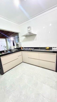 Imagem Casa com 3 Quartos à Venda, 250 m² Imagem Casa com 3 Quartos à Venda, 250 m²