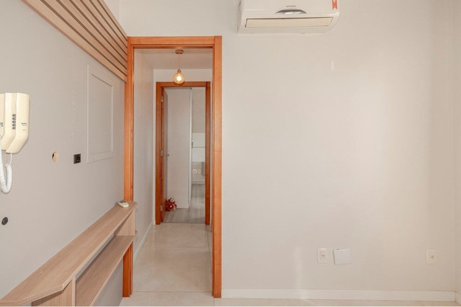 Imagem Apartamento com 1 Quarto à Venda, 31 m² em Menino Deus - Porto Alegre Imagem Apartamento com 1 Quarto à Venda, 31 m² em Menino Deus - Porto Alegre